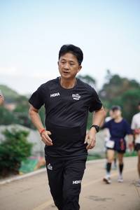 BIB: 
                            <button type="button" onclick="openModal(18895703)" class="btn btn-primary btn-sm float-right btn-popup" data-toggle="modal" data-target=".modal-high-quality">
                        <i class="fas fa-shopping-cart"></i> Add to Cart
                    </button>
                                            <button type="button" onclick="isThisMe(18895703, true)" class="btn btn-success btn-sm float-right btn-popup btn-isme hidden" data-toggle="tooltip" data-placement="bottom" title="นี่คือรูปของคุณใช่ไหม คลิกที่นี่เพื่อเอาเข้าอัลบั้ม">
                        <i class="fas fa-plus"></i> Add to album
                    </button>
                    <button type="button" onclick="isThisMe(18895703, false)" class="btn btn-warning btn-sm float-right btn-popup btn-isnotme hidden">
                        <i class="fas fa-ban"></i> Remove from album
                    </button>